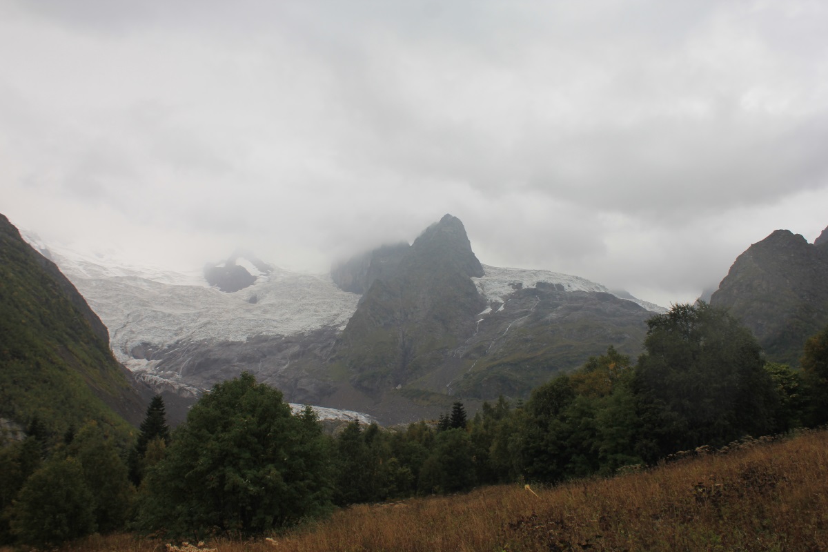 Ледник Алибек дождливой осенью. Фото: Недолужко А.В.