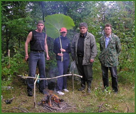 Участники экспедиции: В.А. Галанин, Н.А. Василенко (Шипилова), А.В. Галанин, Д.А. Галанин (слева на право). Фото: Недолужко А.В. Участники экспедиции: В.А. Галанин, Н.А. Василенко (Шипилова), А.В. Галанин, Д.А. Галанин (слева на право). Фото: Недолужко А.В.