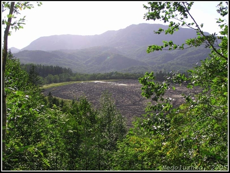 В окрестностях Южно-Сахалинска расположена местная достопримечательность – грязевые вулканы (сальпы). Фото: Недолужко А.В. В окрестностях Южно-Сахалинска расположена местная достопримечательность – грязевые вулканы (сальпы). Фото: Недолужко А.В.