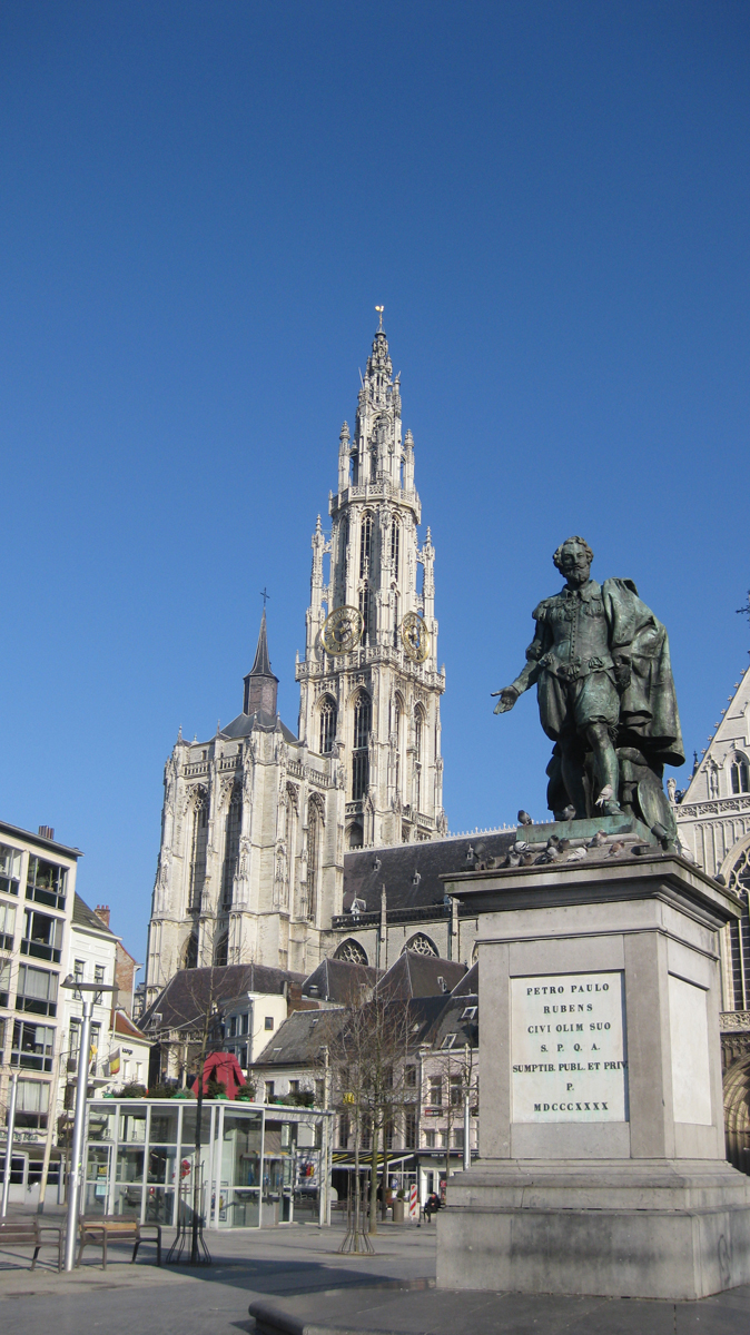 Антверпен – это город великолепных католических храмов, чьим оформлением занимались такие известные художники Рубенс, Ван Дейк и другие. Фото: Недолужко А.В.