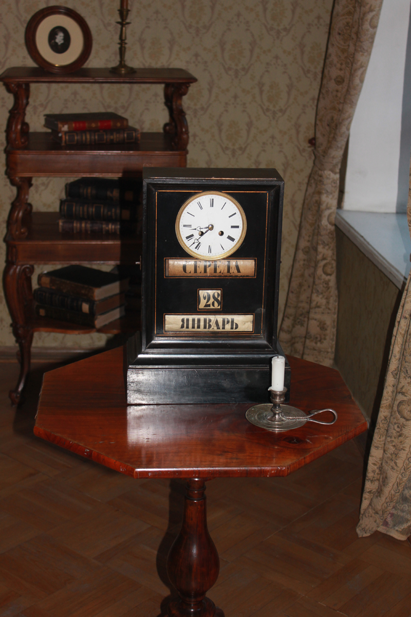 Часы в квартире Ф.М. Достоевского остановились 28 января 1881 года. В этот день не стало великого писателя. Фото Недолужко А.В. Часы в квартире Ф.М. Достоевского остановились 28 января 1881 года. В этот день не стало великого писателя. Фото Недолужко А.В.