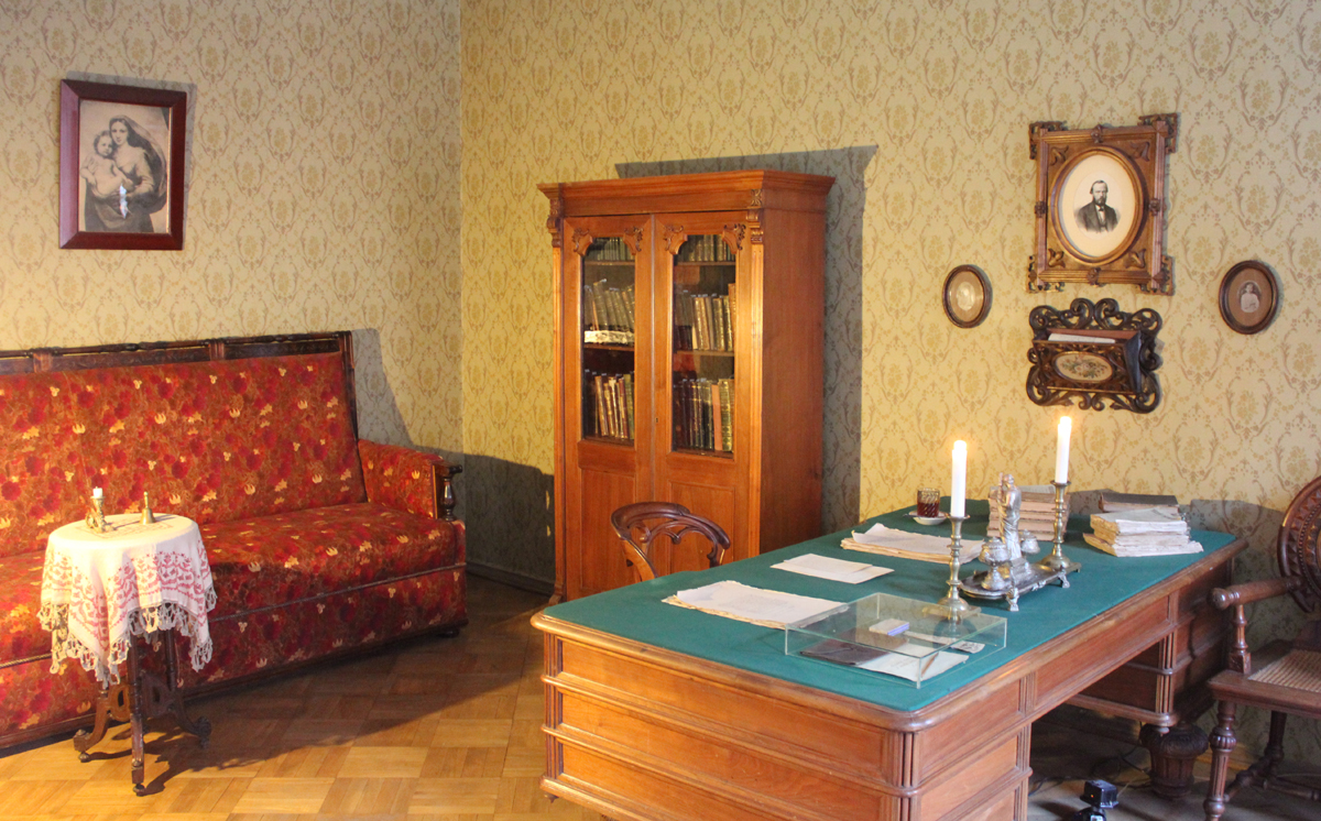Музей-квартира фёдора Миха́йловича Достое́вского