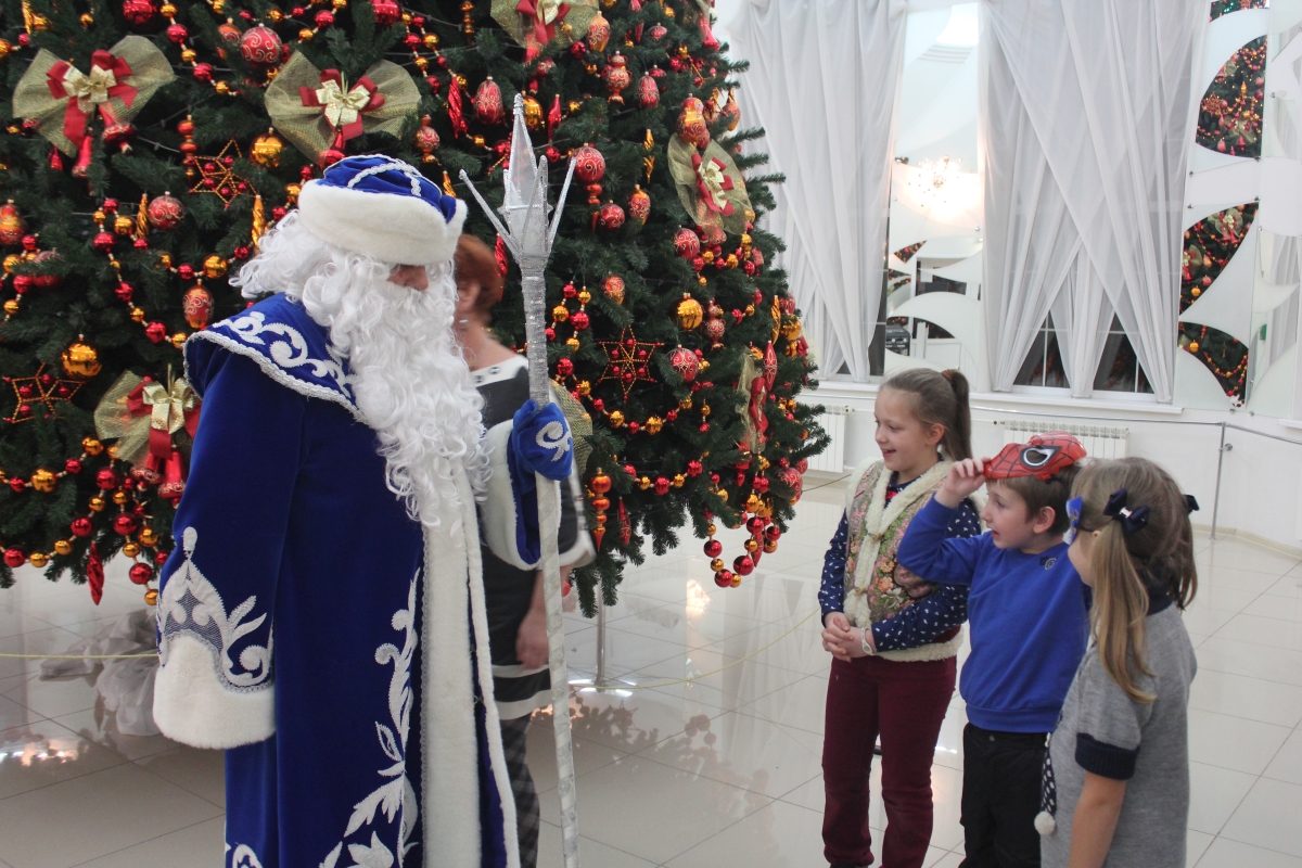 Дедушка Мороз - борода из ваты. Фото: Недолужко А.В. Дедушка Мороз - борода из ваты. Фото: Недолужко А.В.